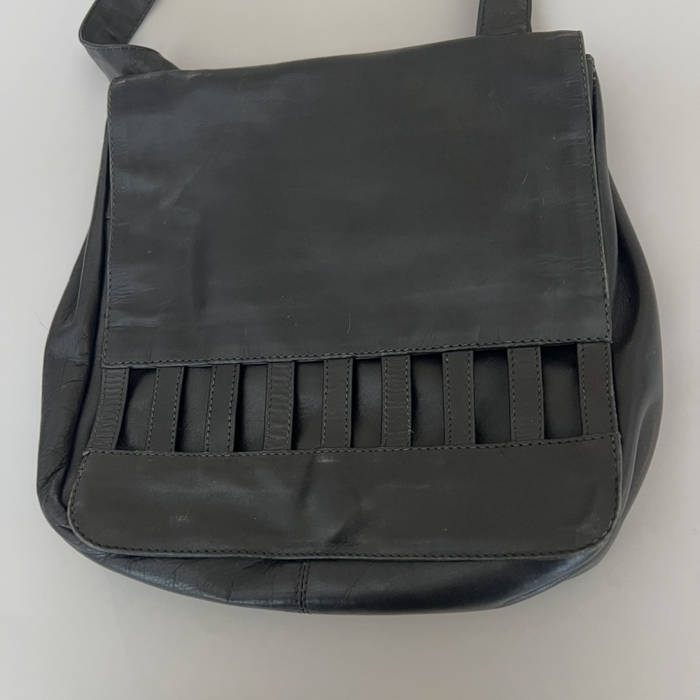 Cole Hann Leather Woman’s Black Leather front flap Bag with Front Detail